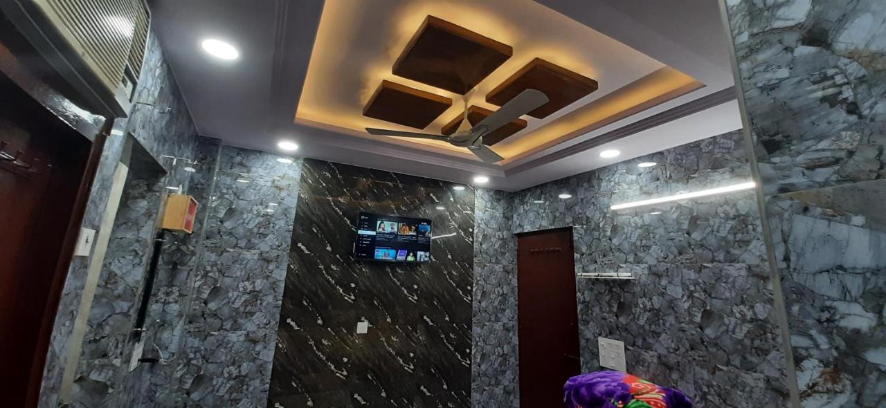 Aggarwal Luxury Room: Private Kitchen & Balcony in Lajpat Nagar New Delhi Exterior photo