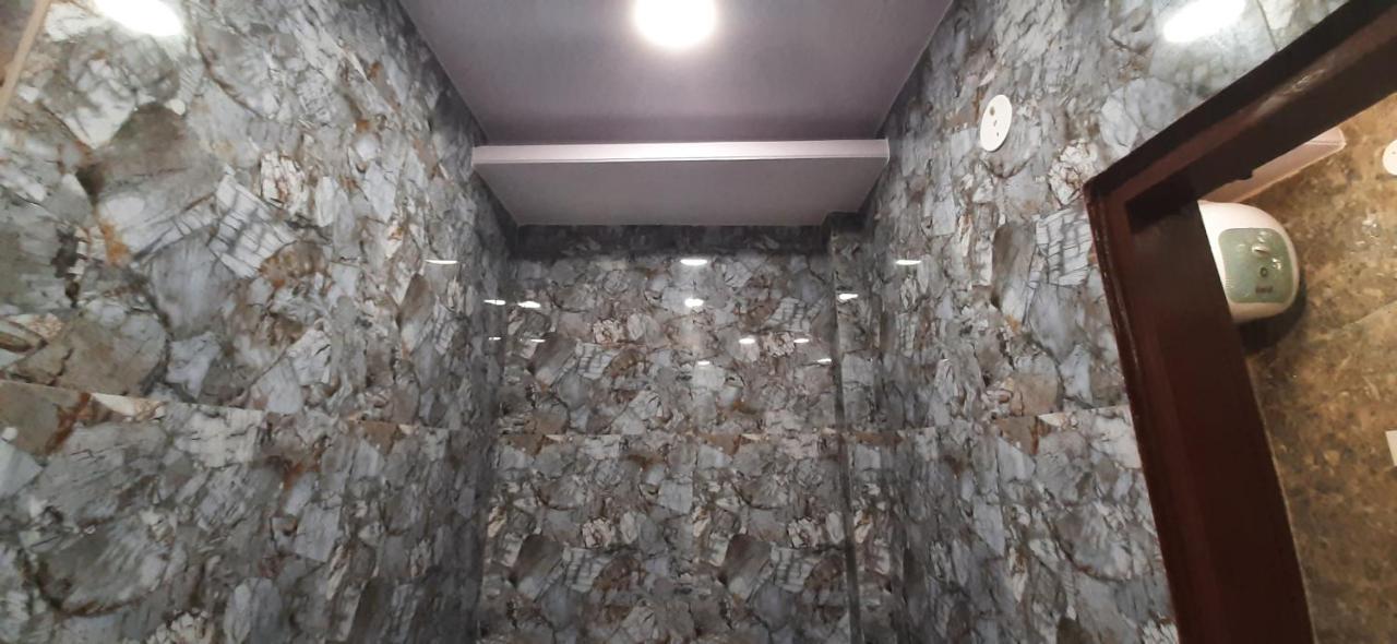 Aggarwal Luxury Room: Private Kitchen & Balcony in Lajpat Nagar New Delhi Exterior photo